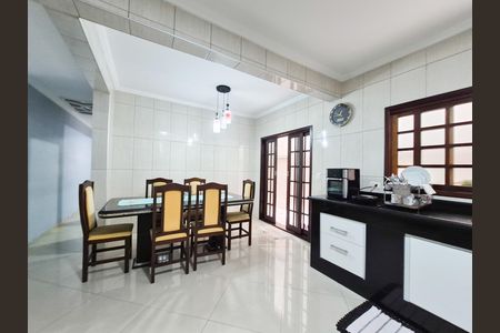 Casa à venda com 300m², 3 quartos e 3 vagas Casa à venda com 300m², 3 quartos e 3 vagasCozinha