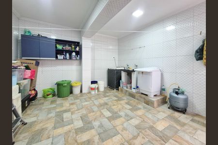 Casa à venda com 300m², 3 quartos e 3 vagas Casa à venda com 300m², 3 quartos e 3 vagasÁrea de Serviço