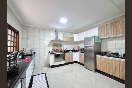 Casa à venda com 300m², 3 quartos e 3 vagas Casa à venda com 300m², 3 quartos e 3 vagasCozinha