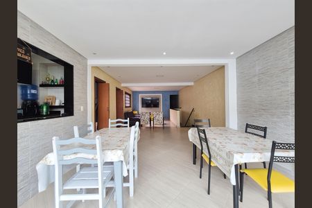 Casa à venda com 300m², 3 quartos e 3 vagas Casa à venda com 300m², 3 quartos e 3 vagasÁrea gourmet