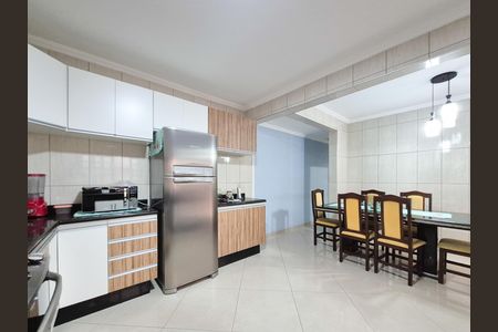 Casa à venda com 300m², 3 quartos e 3 vagas Casa à venda com 300m², 3 quartos e 3 vagasCozinha