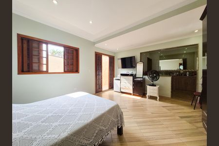 Casa à venda com 300m², 3 quartos e 3 vagas Casa à venda com 300m², 3 quartos e 3 vagasSuíte