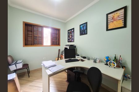 Casa à venda com 300m², 3 quartos e 3 vagas Casa à venda com 300m², 3 quartos e 3 vagasQuarto 2