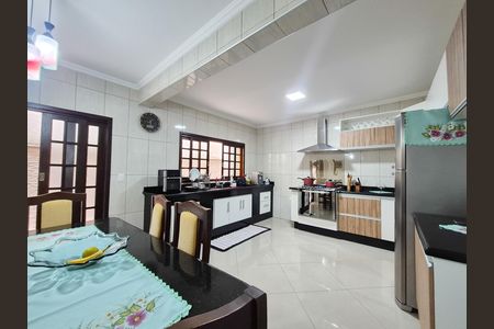 Casa à venda com 300m², 3 quartos e 3 vagas Casa à venda com 300m², 3 quartos e 3 vagasCozinha