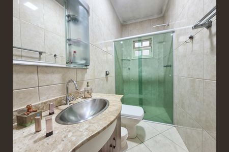 Casa à venda com 300m², 3 quartos e 3 vagas Casa à venda com 300m², 3 quartos e 3 vagasBanheiro 2