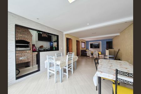 Casa à venda com 300m², 3 quartos e 3 vagas Casa à venda com 300m², 3 quartos e 3 vagasÁrea gourmet