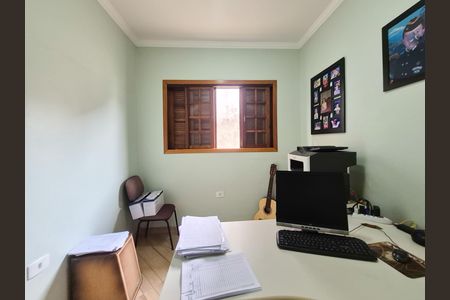 Casa à venda com 300m², 3 quartos e 3 vagas Casa à venda com 300m², 3 quartos e 3 vagasQuarto 2