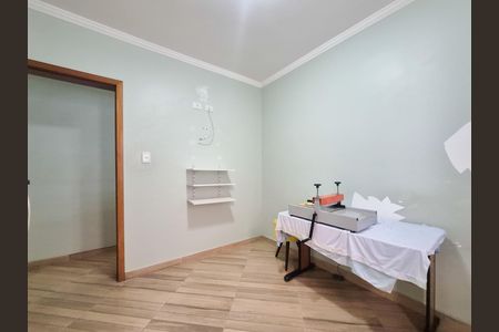 Casa à venda com 300m², 3 quartos e 3 vagas Casa à venda com 300m², 3 quartos e 3 vagasQuarto 1