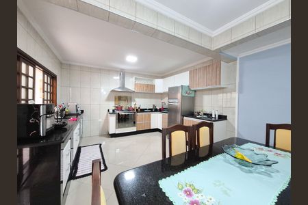 Casa à venda com 300m², 3 quartos e 3 vagas Casa à venda com 300m², 3 quartos e 3 vagasCozinha