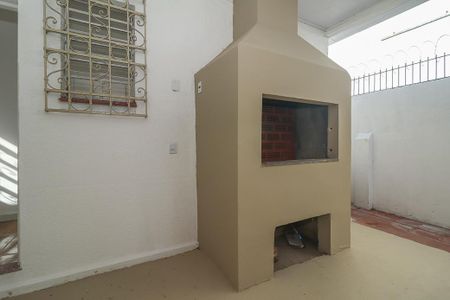 Casa para alugar com 250m², 3 quartos e 3 vagasFundos