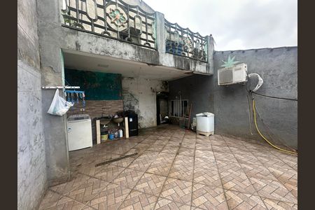 Casa à venda com 561m², 3 quartos e 6 vagas Casa à venda com 561m², 3 quartos e 6 vagasQuintal