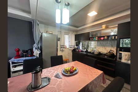Casa à venda com 561m², 3 quartos e 6 vagas Casa à venda com 561m², 3 quartos e 6 vagasCozinha