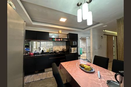 Casa à venda com 561m², 3 quartos e 6 vagas Casa à venda com 561m², 3 quartos e 6 vagasCozinha