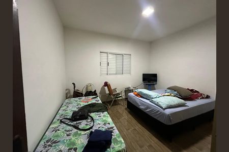 Casa à venda com 561m², 3 quartos e 6 vagas Casa à venda com 561m², 3 quartos e 6 vagasQuarto 2