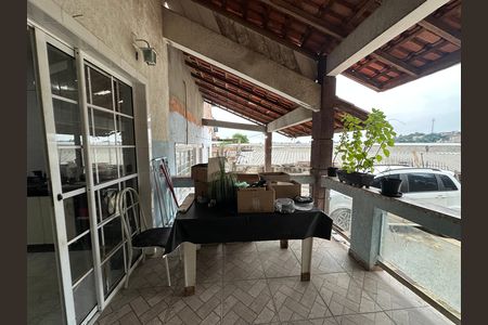 Casa à venda com 561m², 3 quartos e 6 vagas Casa à venda com 561m², 3 quartos e 6 vagasVaranda