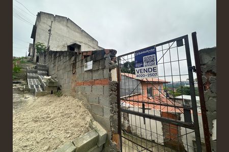 Casa à venda com 561m², 3 quartos e 6 vagas Casa à venda com 561m², 3 quartos e 6 vagasFachada