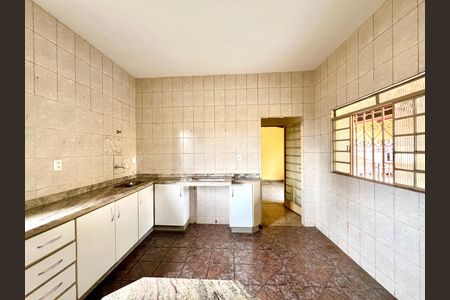 Cozinha de casa para alugar com 3 quartos, 250m² em São João Batista, Belo Horizonte