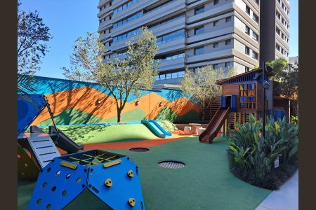 Apartamento à venda com 210m², 3 quartos e 3 vagas Apartamento à venda com 210m², 3 quartos e 3 vagasÁrea Comum - Playground