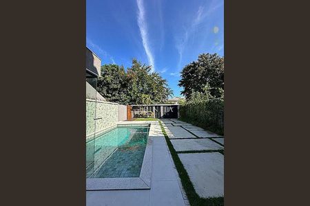 Casa à venda com 350m², 4 quartos e 2 vagas