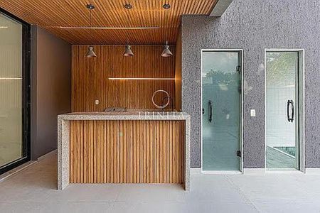 Casa à venda com 4 quartos, 350m² em Barra da Tijuca, Rio de Janeiro