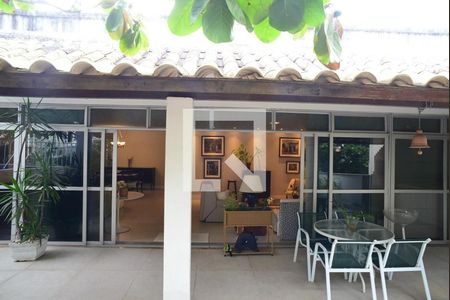 Apartamento para alugar com 300m², 5 quartos e 2 vagas Apartamento para alugar com 300m², 5 quartos e 2 vagasÁrea externa