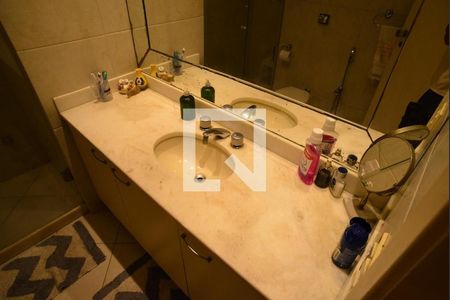 Apartamento para alugar com 300m², 5 quartos e 2 vagas Apartamento para alugar com 300m², 5 quartos e 2 vagasBanheiro