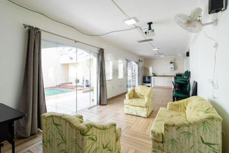 Casa à venda com 260m², 3 quartos e 2 vagas