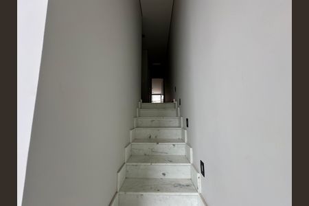 Casa de condomínio à venda com 130m², 3 quartos e 2 vagas Casa de condomínio à venda com 130m², 3 quartos e 2 vagasEscada
