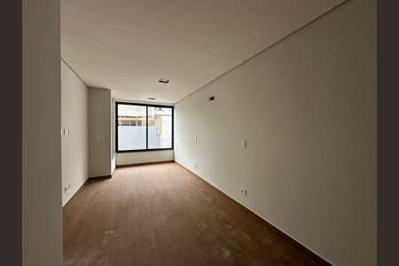 Casa de condomínio à venda com 130m², 3 quartos e 2 vagas Casa de condomínio à venda com 130m², 3 quartos e 2 vagasSuíte