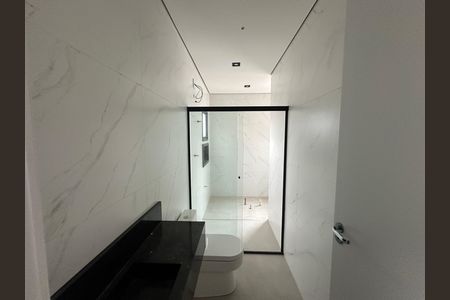 Casa de condomínio à venda com 130m², 3 quartos e 2 vagas Casa de condomínio à venda com 130m², 3 quartos e 2 vagasBanheiro da Suíte