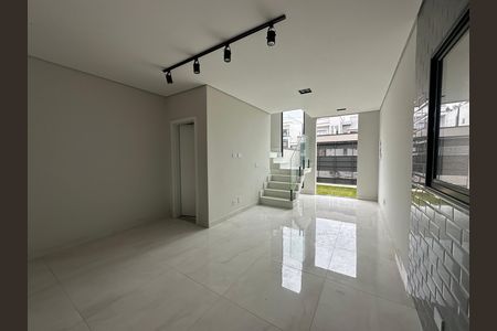 Casa de condomínio à venda com 130m², 3 quartos e 2 vagas Casa de condomínio à venda com 130m², 3 quartos e 2 vagasSala