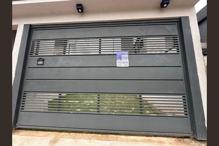 Casa de condomínio à venda com 130m², 3 quartos e 2 vagas Casa de condomínio à venda com 130m², 3 quartos e 2 vagasFachada
