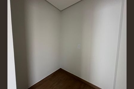 Casa de condomínio à venda com 130m², 3 quartos e 2 vagas Casa de condomínio à venda com 130m², 3 quartos e 2 vagasCloset da suíte