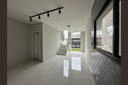 Casa de condomínio à venda com 130m², 3 quartos e 2 vagas Casa de condomínio à venda com 130m², 3 quartos e 2 vagasSala