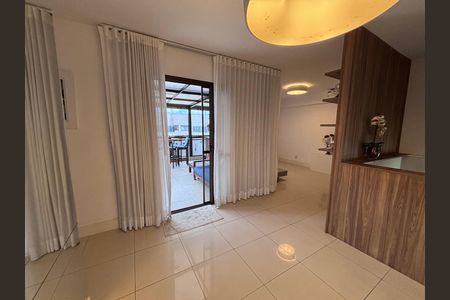Apartamento para alugar com 174m², 3 quartos e 2 vagas Apartamento para alugar com 174m², 3 quartos e 2 vagasSala