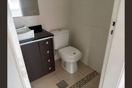 Banheiro de apartamento à venda com 2 quartos, 60m² em Morro Santana, Porto Alegre