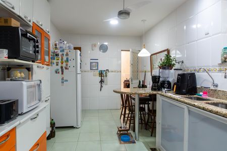 Casa de condomínio à venda com 367m², 4 quartos e 6 vagas