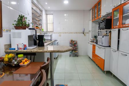 Casa de condomínio à venda com 367m², 4 quartos e 6 vagas