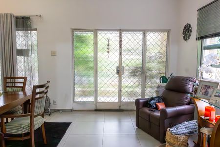 Casa de condomínio à venda com 367m², 4 quartos e 6 vagas