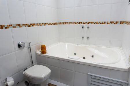 Casa de condomínio à venda com 367m², 4 quartos e 6 vagas