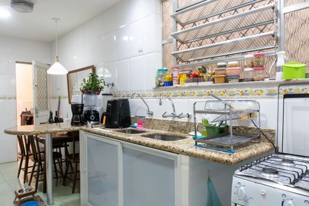 Casa de condomínio à venda com 367m², 4 quartos e 6 vagas