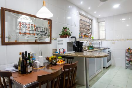 Casa de condomínio à venda com 367m², 4 quartos e 6 vagas