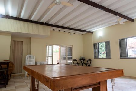 Casa de condomínio à venda com 367m², 4 quartos e 6 vagas