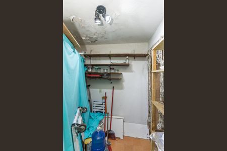 Casa à venda com 210m², 1 quarto e 5 vagas Casa à venda com 210m², 1 quarto e 5 vagasQuarto de Serviço