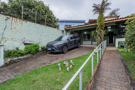 Casa à venda com 210m², 1 quarto e 5 vagas Casa à venda com 210m², 1 quarto e 5 vagasJardim e garagem