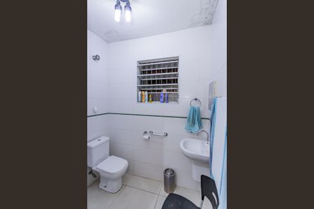 Casa à venda com 210m², 1 quarto e 5 vagas Casa à venda com 210m², 1 quarto e 5 vagasBanheiro