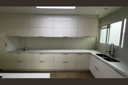 Apartamento para alugar com 163m², 3 quartos e 3 vagas Apartamento para alugar com 163m², 3 quartos e 3 vagasCozinha