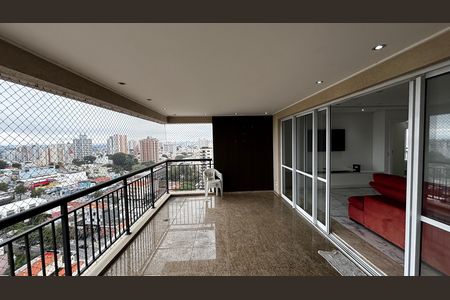 Apartamento para alugar com 163m², 3 quartos e 3 vagas Apartamento para alugar com 163m², 3 quartos e 3 vagasVaranda