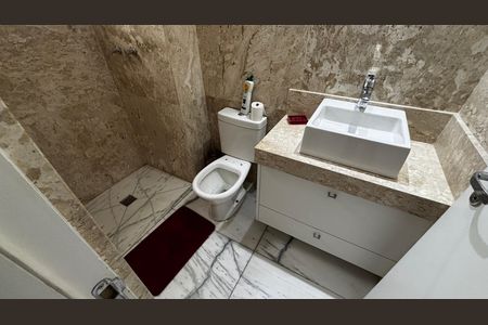 Apartamento para alugar com 163m², 3 quartos e 3 vagas Apartamento para alugar com 163m², 3 quartos e 3 vagasBanheiro da Suíte 2
