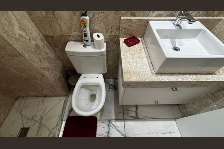 Apartamento para alugar com 163m², 3 quartos e 3 vagas Apartamento para alugar com 163m², 3 quartos e 3 vagasBanheiro da Suíte 2